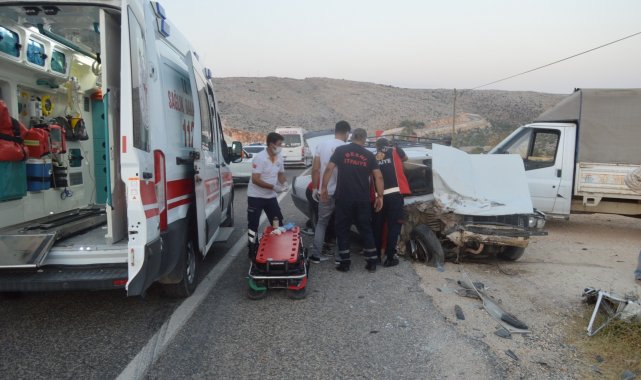 Düğünden dönen aile kaza yaptı: 7 yaralı