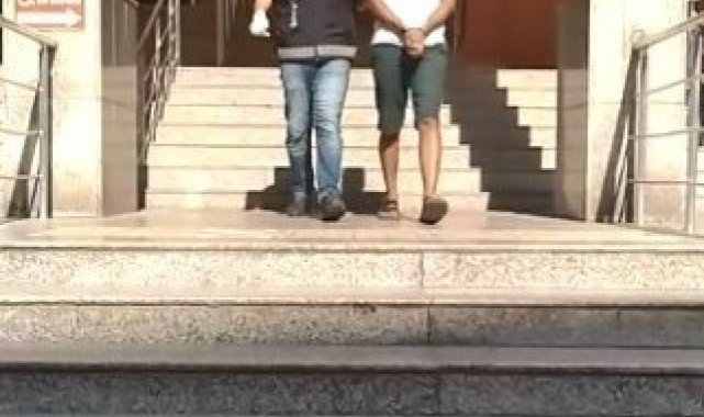 Düzensiz göçmenleri taşıyan aracın sürücüsü tutuklandı