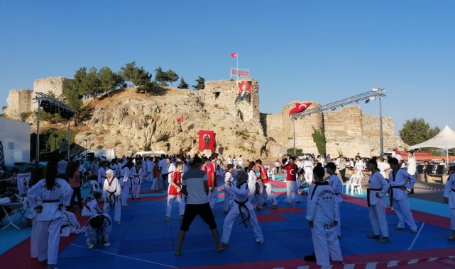 Eğirdir&#039;de 320 sporcunun katılımıyla Taekwondo Zafer Kupası heyecanı