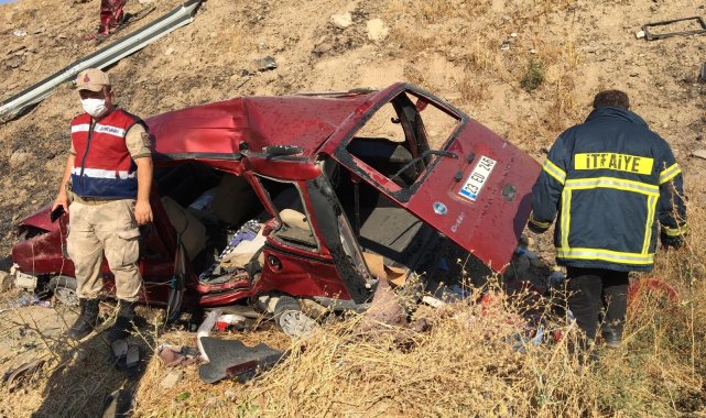 Elazığ&#039;da otomobil şarampole yuvarlandı: 1 ölü, 4 yaralı