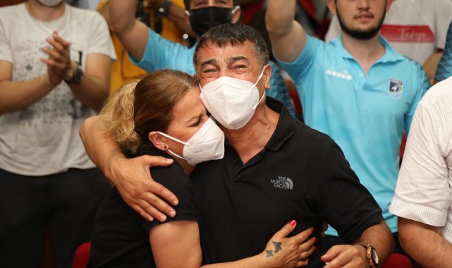 Eray Şamdan&#039;ın babası göz yaşlarını tutamadı