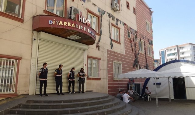 Evlat nöbetindeki Güzide Demir: &quot;Oğlum kaçmak isterken PKK&#039;lılar onu yakalayıp yaktı&quot;