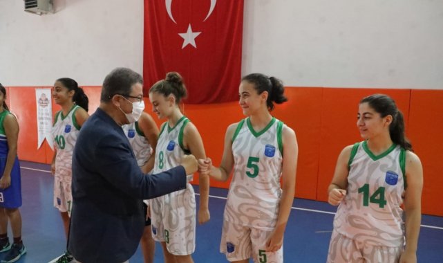 Eyüpsultan Yaz Spor Okulları'nda basketbol turnuvası heyecanı yaşandı