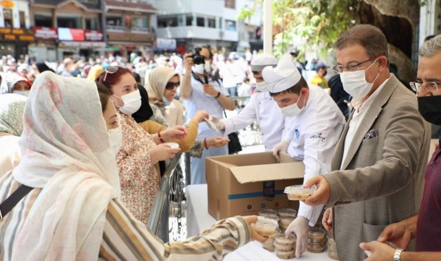 Eyüpsultan'da aşure ikramı