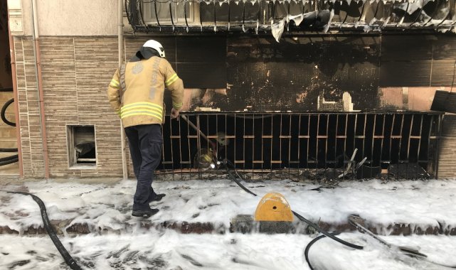 Fatih&#039;te bodrum kat daire alev alev yandı