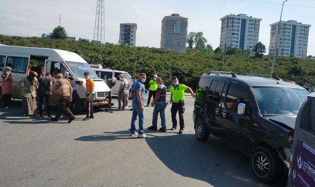 Fındık işçilerini taşıyan minibüs kaza yaptı: 2 yaralı