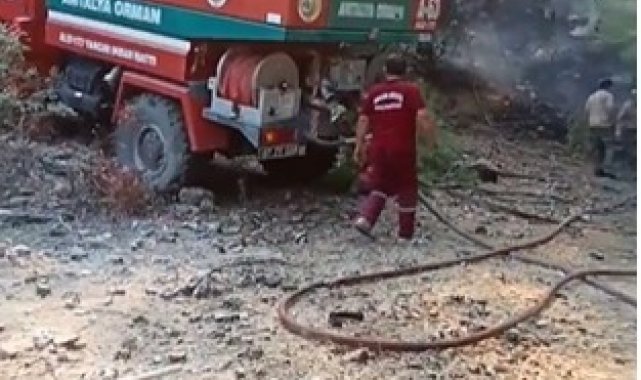 Finike&#039;de ormanlık alanda çıkan yangın kontrol altına alındı