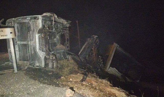 Freni boşalan tır, önce savrularak devrildi, sonra alev aldı