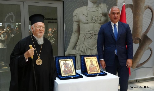 Gökçeada’dan çalınan 12 tarihi ikona, 14 yıl sonra teslim edildi