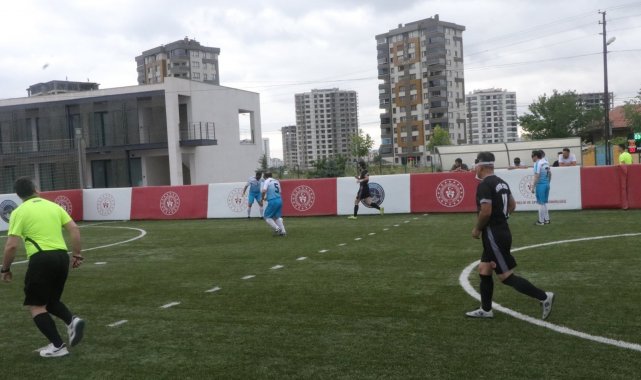 Görme engelliler yeşil sahaya çıktı