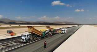 Gümüşhane-Bayburt Havaalanında pistin asfaltlama işlemine başlandı