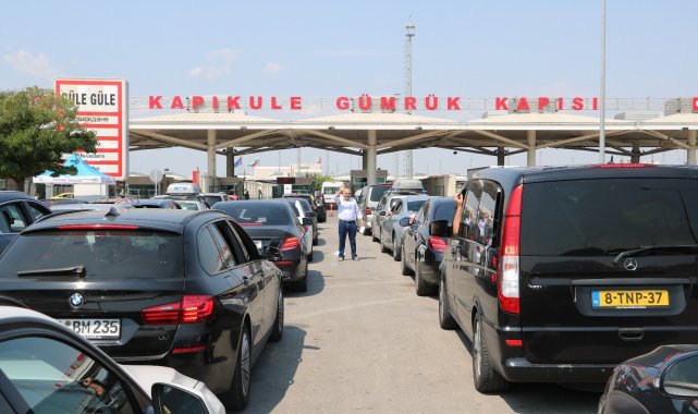 Gurbetçiler hüzünlü dönüş yolunda bagajlarını doldurdu