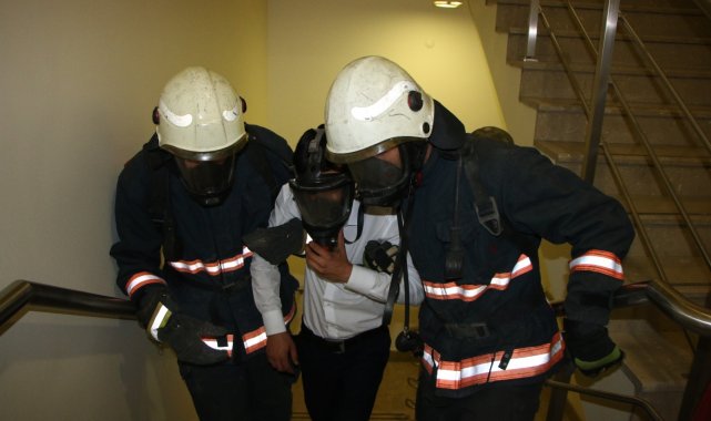 Hastanede gerçeği aratmayan yangın ve deprem tatbikatı