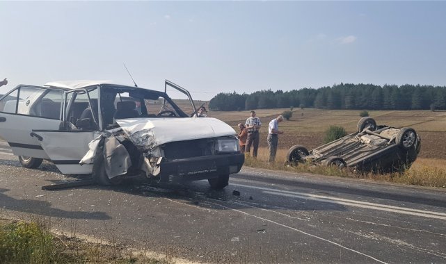 Hatalı sollama kaza getirdi: 3 yaralı