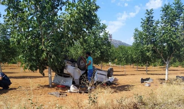 Hatalı sollama yapan sürücü otomobilin ön camından fırladı
