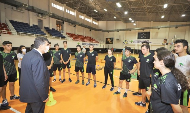 Hayallerinin peşinde koşan gençlere Fadıloğlu desteği