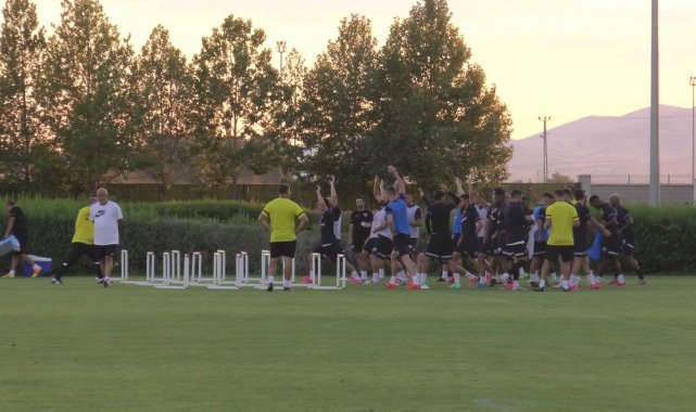 Hikmet Karaman Kayserispor&#039;la ilk antrenmana çıktı