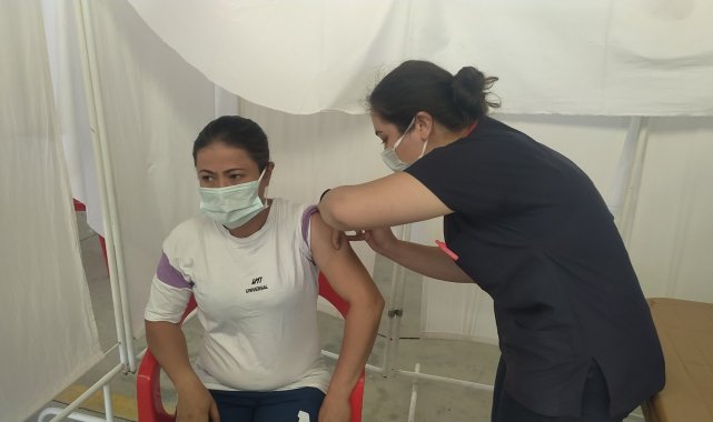 Hisarcık pazar yerinde Covid-19 aşı standı kuruldu