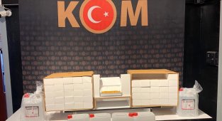 Iğdır'da kaçak 80 litre etil alkol ve 20 bin boş sigara makaronu ele geçirildi