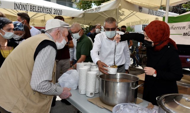 İnönü Belediyesi&#039;nden aşure ikramı