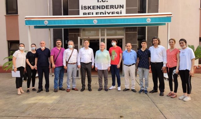 İskenderun&#039;da YKS sınavında başarı elde eden öğrenciler ödüllendirildi