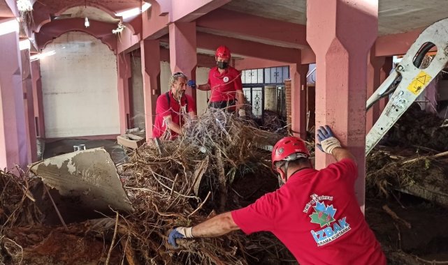 İZBAK, afet bölgesi Bozkurt&#039;ta arama çalışmalarına dahil oldu