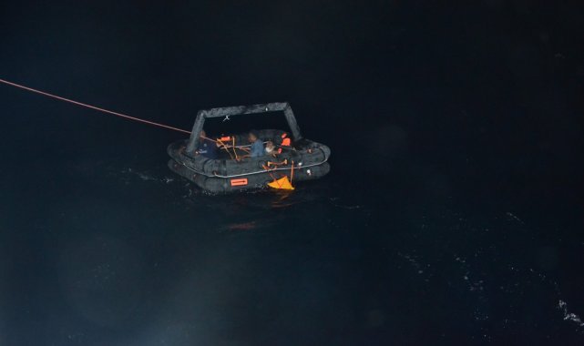 İzmir açıklarında 11 düzensiz göçmen kurtarıldı