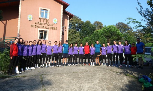 Kadın futbolcular Kandilli&#039;de kampa girdi