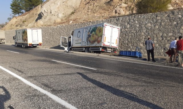 Kamyon ile traktör çarpıştı: 3 yaralı