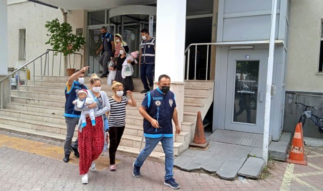 Kapılarını kırarak girdikleri evlerden ziynet eşyası çalan 7 kişi yakalandı