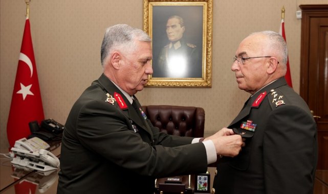 Kara Kuvvetleri Komutanlığında devir teslim töreni