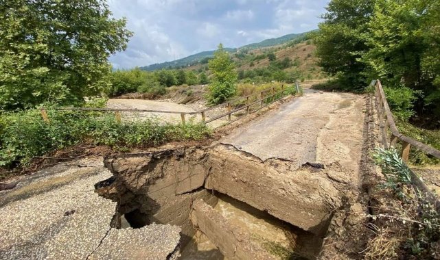 Karabük'te köprü çöktü, yol ulaşıma kapandı