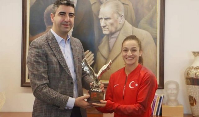 Kartal&#039;ın gururu Çakıroğlu&#039;dan olimpiyatlarda gümüş madalya