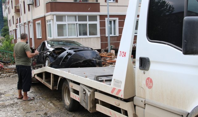 Kastamonu&#039;da enkaz kaldırma çalışmaları başladı