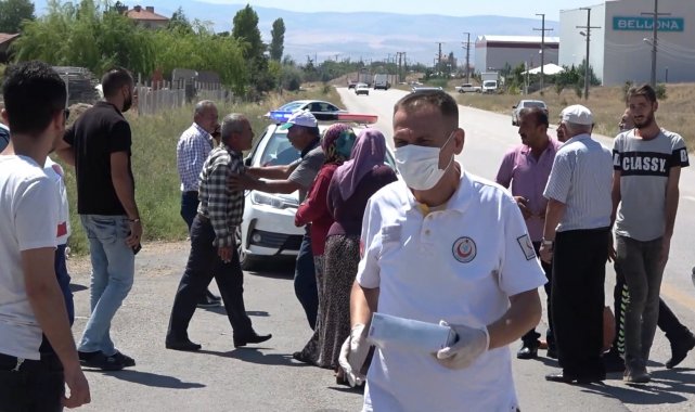 Kaza anı güvenlik kamerasında: Otomobilini gören baba çılgına döndü, polislerle tartıştı