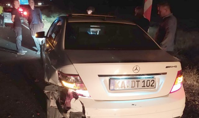 Keçi süresine çarpmamak için duran otomobile başka araç çarptı: 1 yaralı