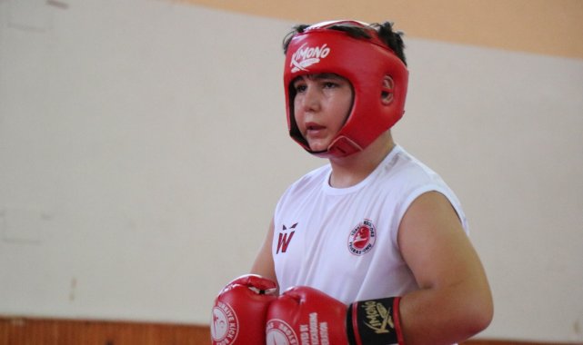 Kick Boks zafer turnuvasında sporcular kıyasıya yarıştı
