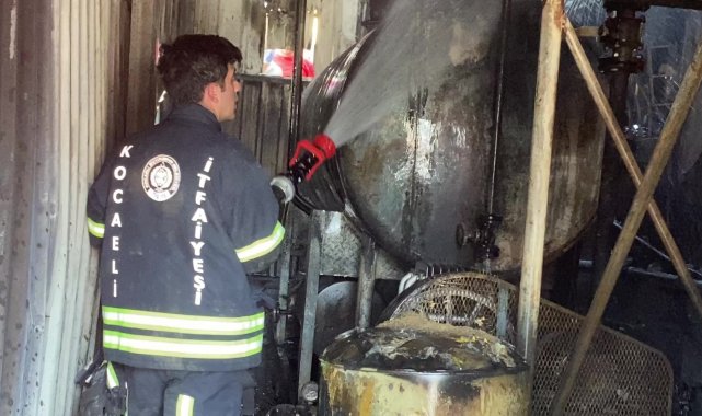 Kimyasal maddelerin bulunduğu fabrika alevlere teslim oldu