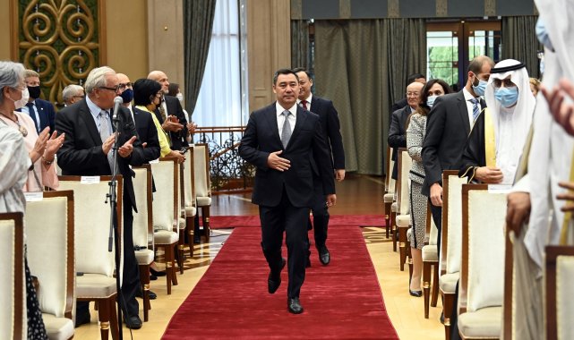 Kırgızistan Cumhurbaşkanı Caparov, Türkiye&#039;yi dünyanın en güçlü ülkeleri arasında gösterdi