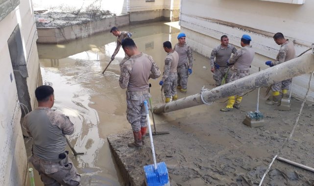 Komandolar afet bölgesinde