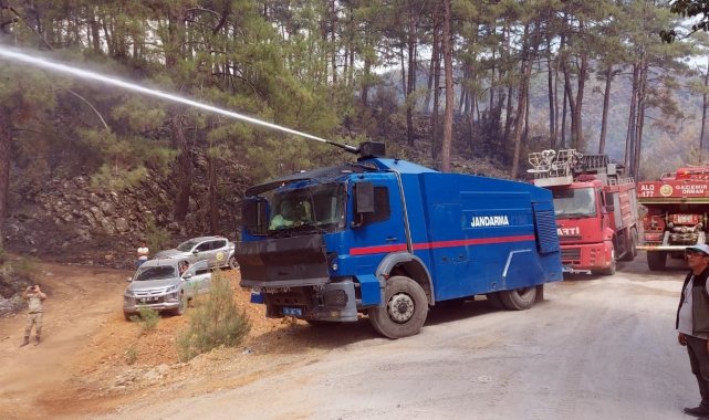 Komandolar karadan helikopterler havadan Bayır köyünü kurtarmaya çalışıyor