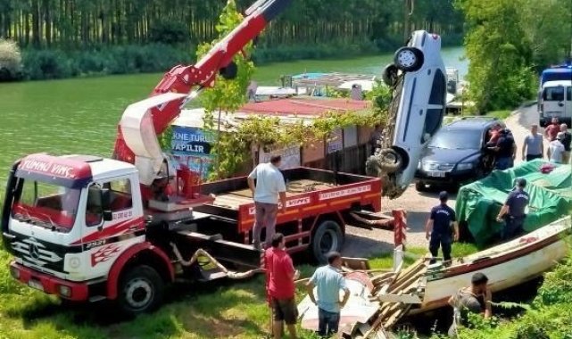 Kontrolden çıkan otomobil, Melen Çayı&#039;na uçtu