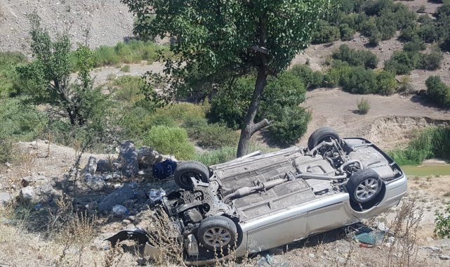 Kontrolden çıkan otomobil şarampole devrildi: 1&#039;i ağır 3 yaralı