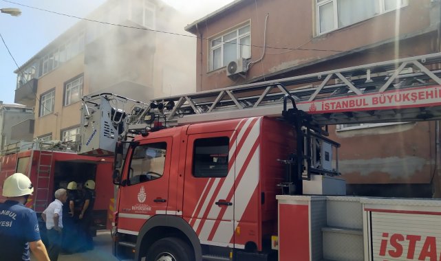 Küçükçekmece&#039;de kadını yangından kurtarırken ayağı yandı