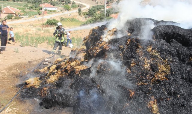 Kula&#039;da 600 balya saman küle döndü