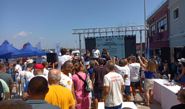 Kuşadalı yüzücü, Çanakkale Boğazı Yüzme Yarışması&#039;nda dereceye girdi