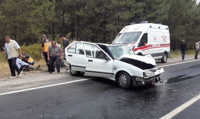 Kütahya&#039;da tır ile otomobil çarpıştı: 2 yaralı