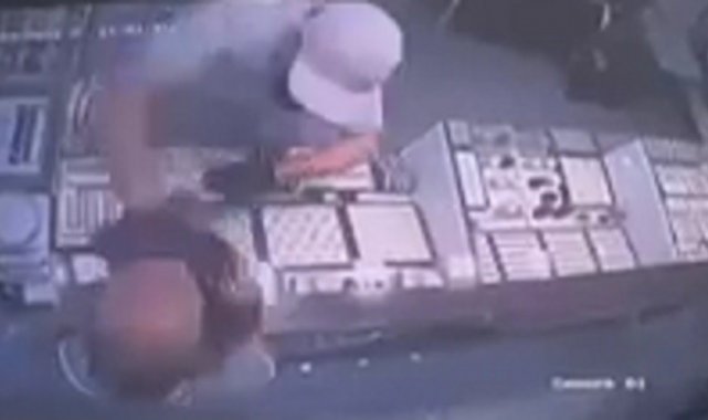 Kuyumcunun yüzüne taşla vurup, altınları çalan zanlı tutuklandı