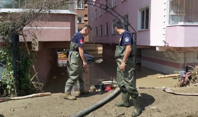 Manisa İtfaiyesi Kastamonu&#039;da arama çalışmalarına destek veriyor