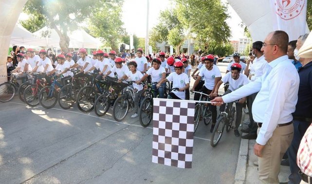 Meram&#039;ın mahallelerinde bisiklet yarışı heyecanı yaşandı